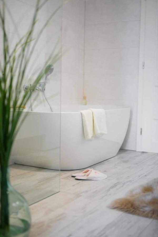 Bl - The Penthouse, 24Hr Self Check-In, 2 Bedrooms, Fireplace, Ac, Panoramic View From Main Balcony, 3-Minute Walk To City Center Banska Bystrica Ngoại thất bức ảnh