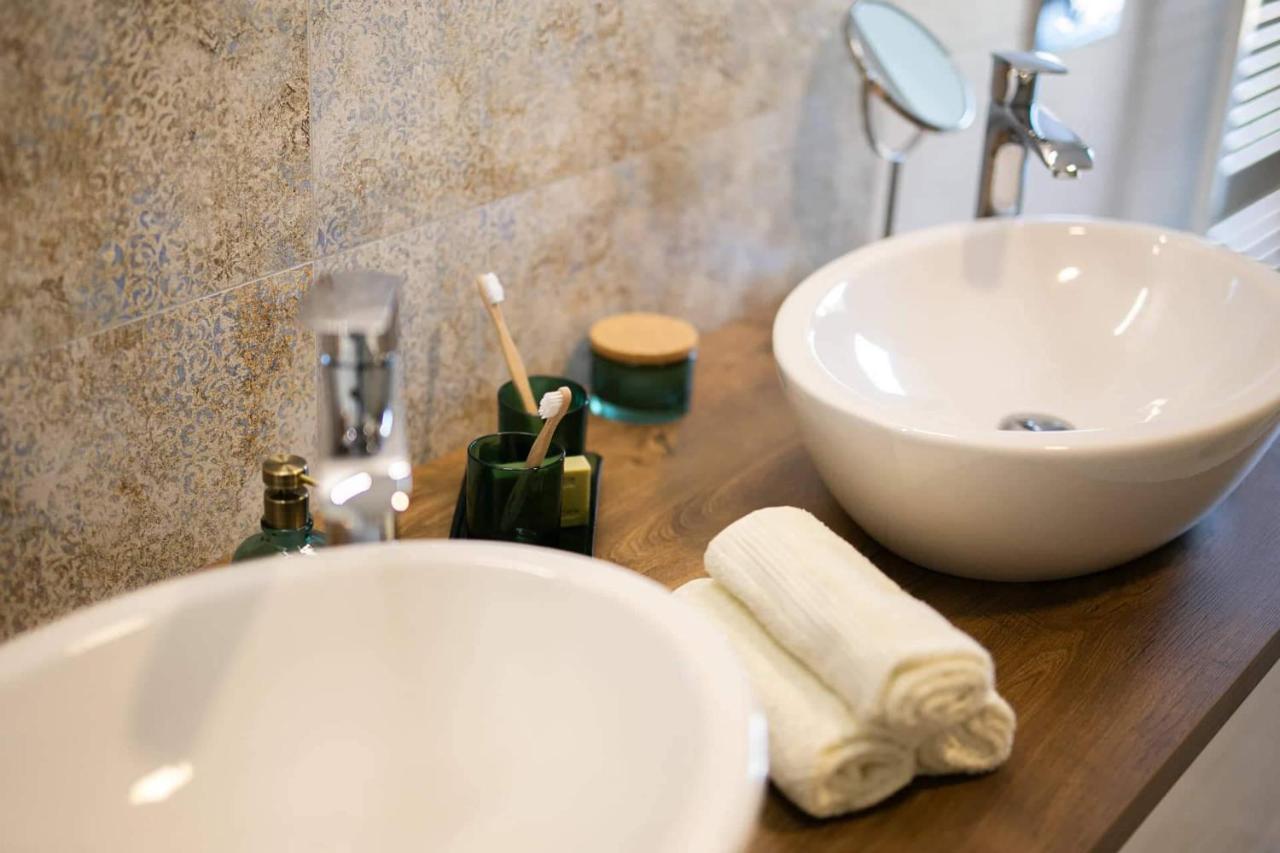 Bl - The Penthouse, 24Hr Self Check-In, 2 Bedrooms, Fireplace, Ac, Panoramic View From Main Balcony, 3-Minute Walk To City Center Banska Bystrica Ngoại thất bức ảnh