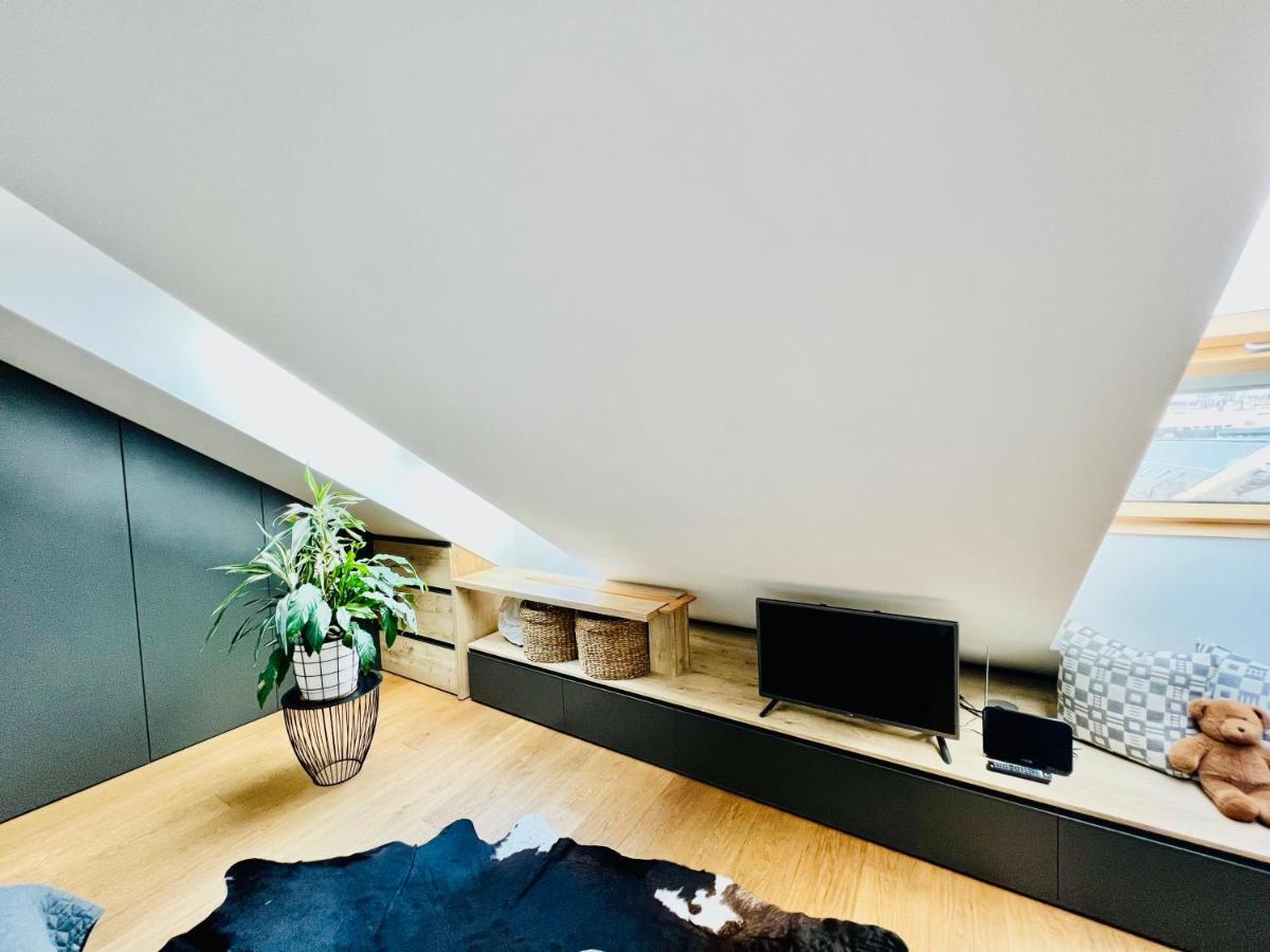 Bl - The Penthouse, 24Hr Self Check-In, 2 Bedrooms, Fireplace, Ac, Panoramic View From Main Balcony, 3-Minute Walk To City Center Banska Bystrica Ngoại thất bức ảnh